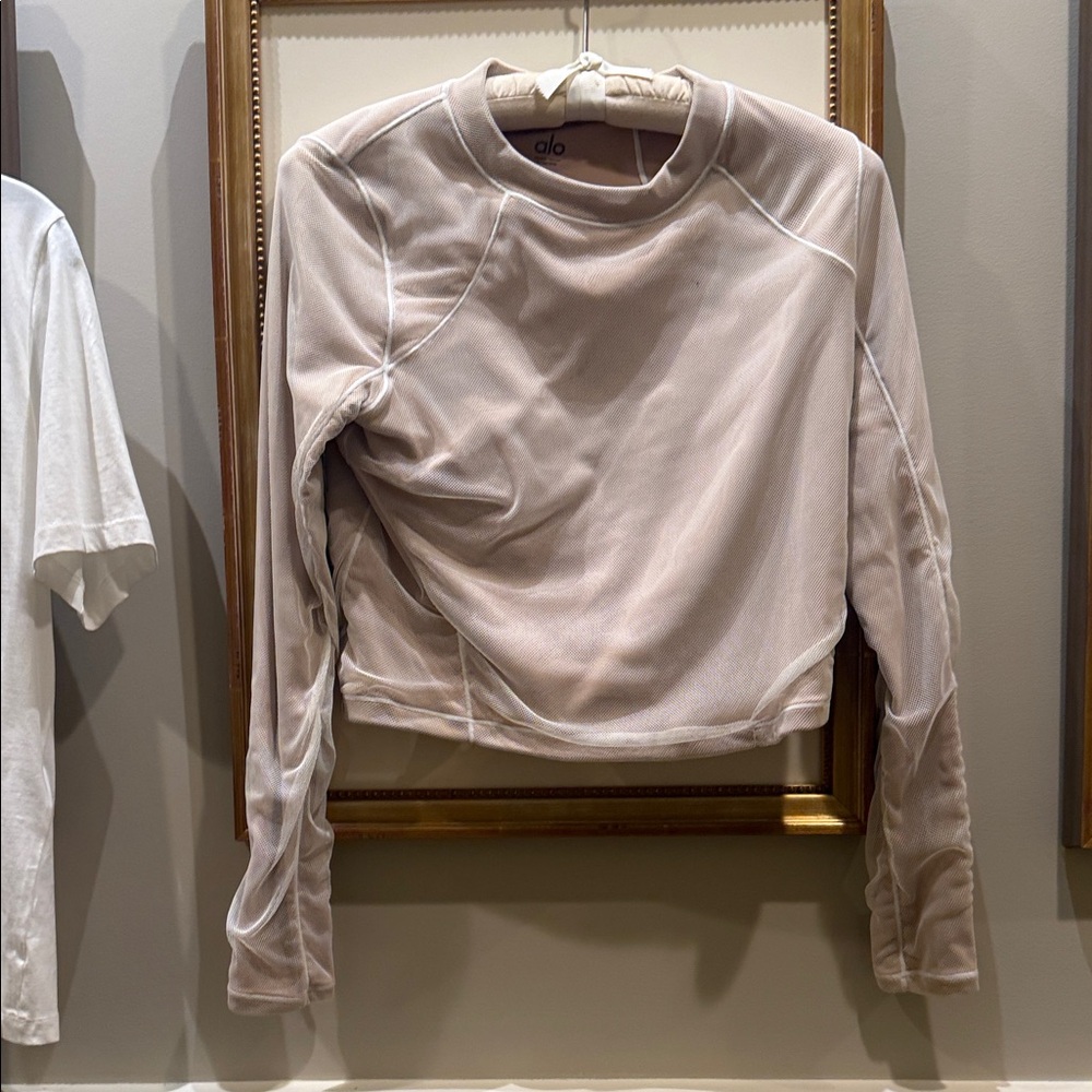 ALO Yoga Cream Long Sleeve Crop Top